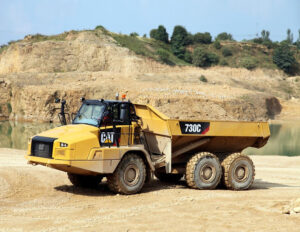 Camión Articulado 730 Caterpillar: Robustez y Eficiencia